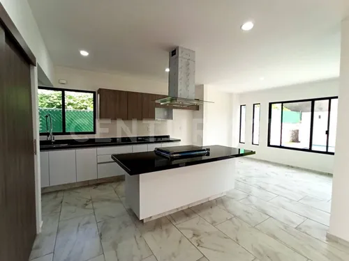 Casa En Venta, Nueva, Lomas De Cocoyoc, Con Alberca Y Jardín, Morelos