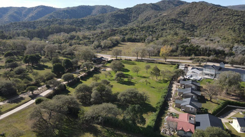 Hectárea Parquizada Con Amplio Frente Sobre Ruta 5 - Tránsito De Turismo Todo El Año - Valle De Calamuchita.