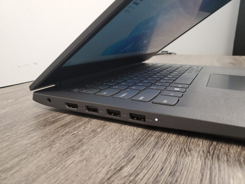 Laptop Lenovo V14 Core I3 10ma Gen 8 Ram 240 Ssd Cargador Gris (Reacondicionado)