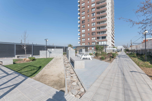 Edificio Av. Fernández Albano (1 Est.) Vista Poniente Piso
