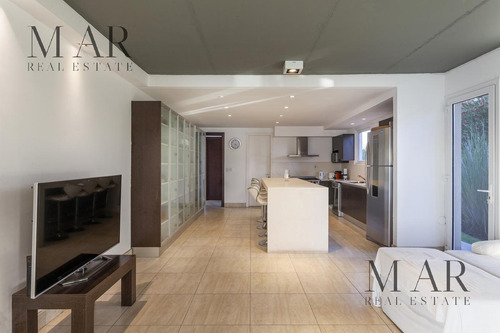 Casa En Venta Y Alquiler En Barrio El Golf, Nordelta. Salida A La Laguna