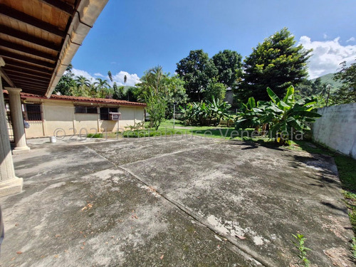 Casa En Venta Barrio Sucre Con Amplio Terreno Rah 25-2823 Meglisf