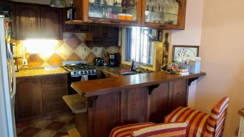 Imagen 14 de 22 de Excelente Chalet En 2 Plantas Reciclado Con Jardin Y Pileta. Precio Actualizado!!!!!!!