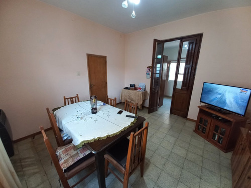 Inmueble Con Dos Viviendas En General Rojo