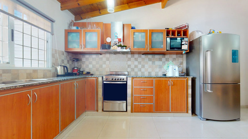 Venta De Casa Cuatro Dormitorios, La Plata