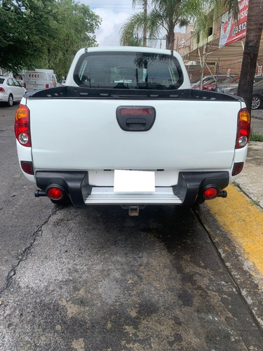 Imagen 5 de 15 de Mitsubishi L200 Diesel Doble Cabina 4x4 2015