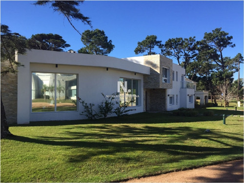 Casa En Punta Del Este, Boulevard Park | Nicolas De Modena Ref:2232- Ref: 2232