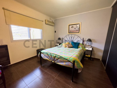 Casa En Venta De 3 Dormitorios Y Cochera. Calle 39 E/ 132 Y 133 - La Plata Vivienda Ubicada A ...