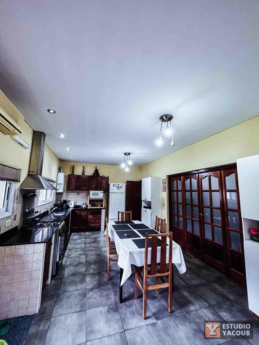 Casa En Venta - 3 Dormitorios 2 Baños - Cochera - 792mts2 - Villa Elisa, La Plata