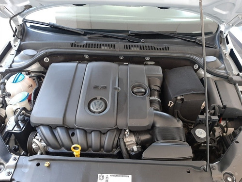 Imagen 15 de 15 de Volkswagen Jetta 2017 2.5 Trendline Mt