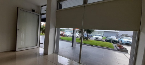Local Comercial En Alquiler Anual De 45 M2 En Roosevelt - Punta Del Este- Ref: 21931