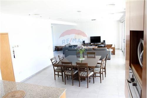 Casa En Venta En Lomas De City Bell