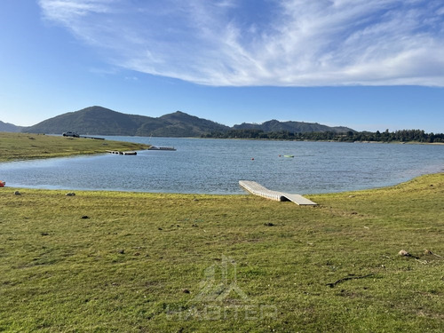 Casa En Venta De 5d 3b En Colbún, Sector Los Canelos.