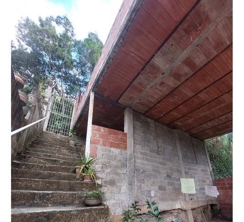 Best House Vende Amplia Casa En Los Amarillos, San Antonio De Los Altos.