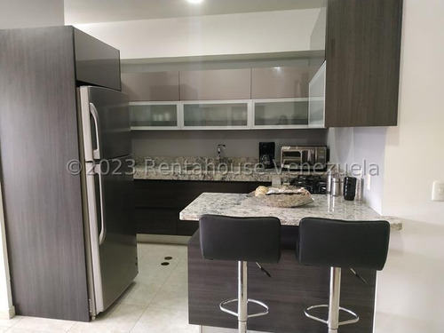 Julio Latouche 25-9371 Apartamento En Venta La Trigaleña Valencia, Amplio, Comodo, Equipado Y Amoblado,, Espectacular Vista, Maxima Seguridad, Pozo De Agua Y Planta Electrica.