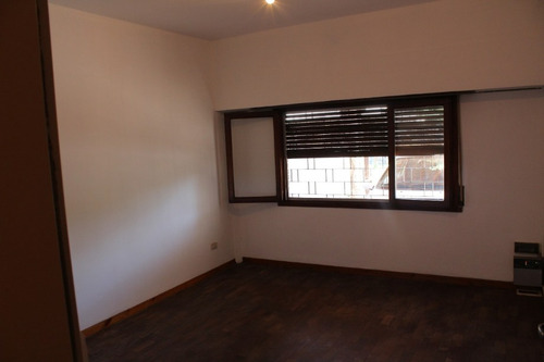 Casa Con Departamento En Venta En Ezpeleta Oeste