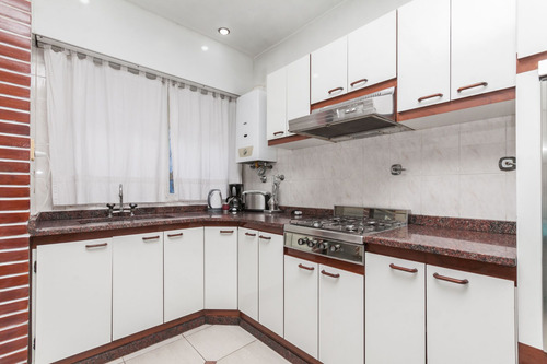 Casa 3 Amb. Con Cochera Y Quincho Lanús Oeste
