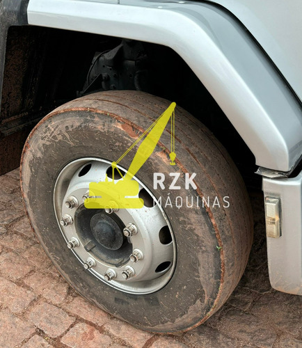 Camimhão Munck Cargo 2428e Luna 57 2010/11