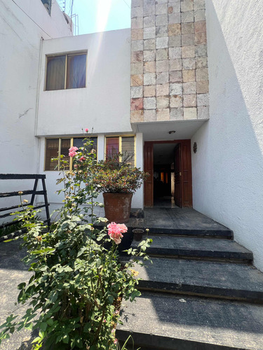 Bonita Casa En Excelente Ubicación