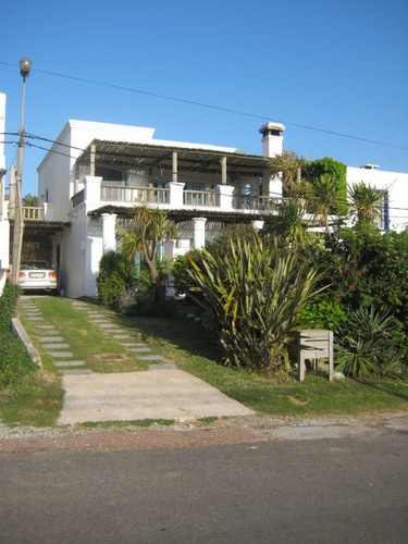 Casa En Venta De 3 Dormitorios En La Barra (ref: Atm-7230)