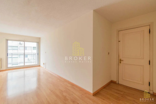 Venta De Apartamento 2 Dormitorios Y 1 Baño Y Garage - Tres Cruces. Montevideo Uruguay.