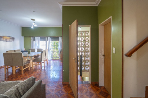Venta Casa 5 Dormitorios En Boedo Cochera Patio