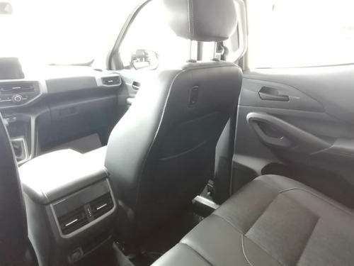 Imagen 6 de 14 de Peugeot Landtrek Allure 4p 2.4 Thp 210 Aut 6 Vel4x2 2022