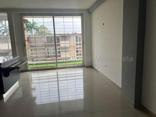 Sp Apartamento Con Vigilancia Privada En Alquiler Agua Viva Cabudare Lara, Venezuela. 102 M²