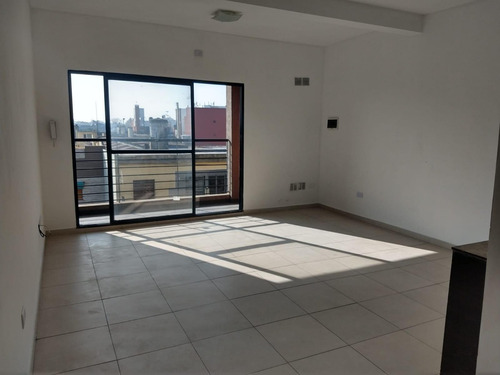 Imagen 5 de 15 de Excelente Departamento 2 Ambientes Al Frente Con Balcon - Zona La Tablada
