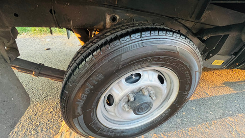 Nissan NP300 2.4 Chasis Mt