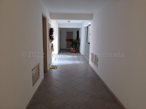 Imagen 2 de 12 de Leida Falcon Rentahouse Vende Apartamento En La Trigaleña Valencia 22-15231 Lf