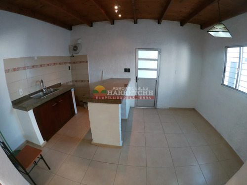 Casa En Canelones, 2 Dormitorios, Fondo, Parrillero.