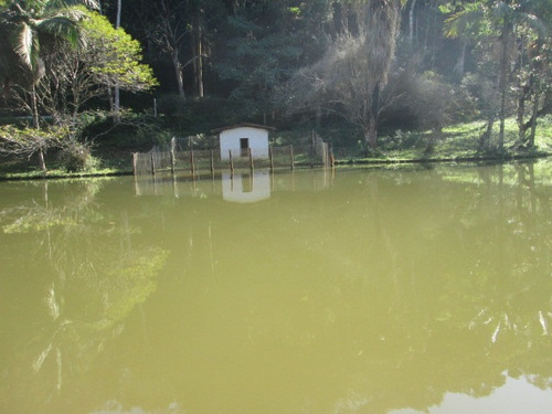 Lindo Sitio Com Belo Lago E Piscina...