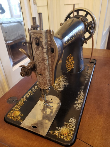 Maquina De Coser Singer Antigua Funciona. Muy Buen Estado