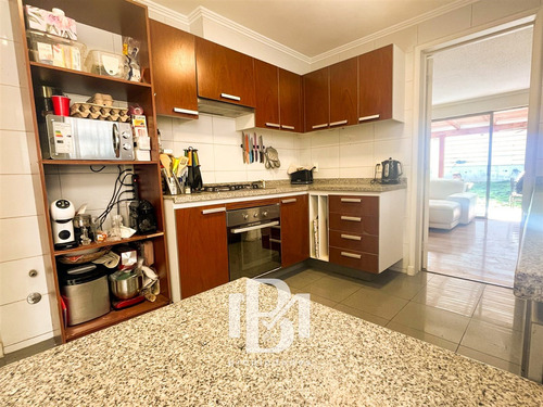 Casa En Venta De 5 Dorm. En Lo Barnechea