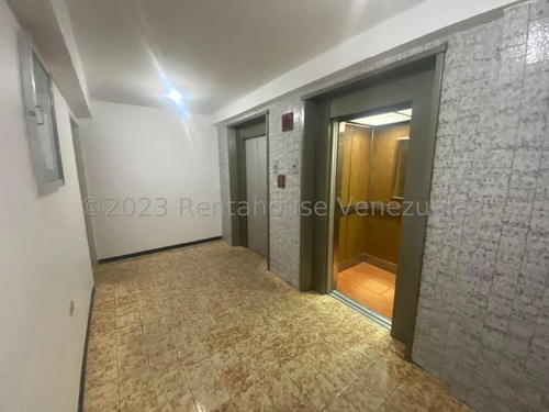 Apartamento En Alquiler En La Alameda 25-16715 K.f