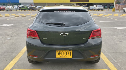 Imagen 9 de 25 de Chevrolet Onix