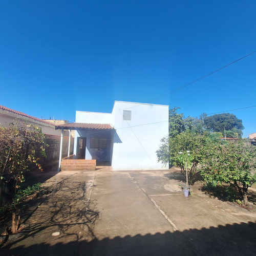 Casa De 3 Quartos, 1 Banheiro - Guatapará- Sp