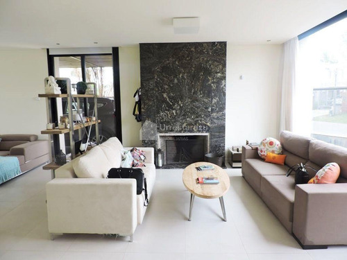 Venta Casa Con Salida Al Lago - Barrio Con Seguridad