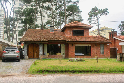 Casa En Venta De 4 Dormitorios En Playa Mansa