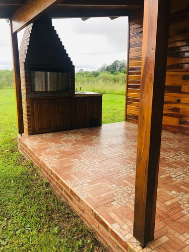 Casa De Campo, De Madera Dura Sobre El Lago Yaciretá