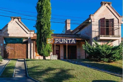 Imagen 18 de 18 de Venta De Casa De 4 Dormitorios En Barrio Super Tranquilo