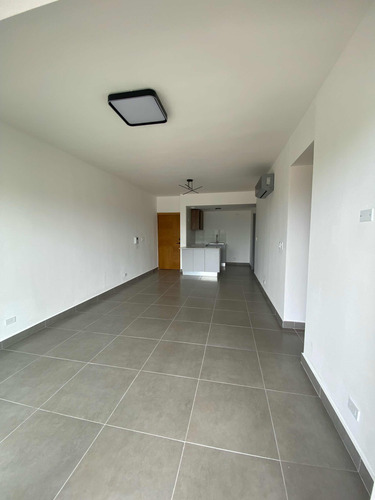 Apartamento En Alquiler En Gazcue Vista Al Mar 2habitaciones