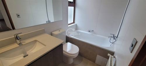 Casa En Arriendo De 6 Dorm. En Lo Barnechea Nueva