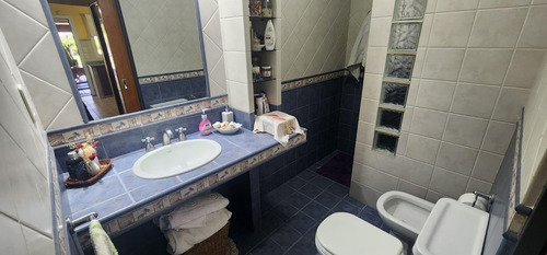 Casa 4 Ambientes C/ Garaje Y Pileta 220 M² Cub. En Lote 1860 M² - Barrio Juan Grande - Laferrere