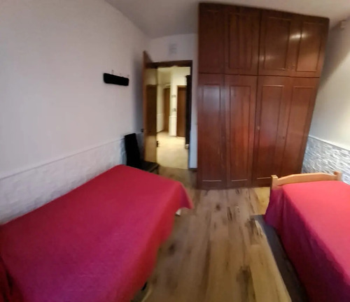 Vendo Excelente Casa De 4 Dormitorios, 3 Baños, Cochera Para 2 Autos, Fondo Con Barbacoa Y Jardin, Acepta Banco, Zona Aguada.