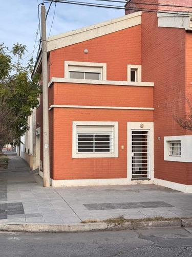 Alquiler Duplex A Metros De Av. Sabattini - 2 Dorm Con Cochera Y Patio - Veni A Verlo!