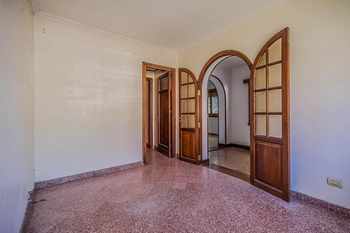 Venta Casa Olivos Vicente Lopez 4 Ambientes Con Dependencia Garage Patio Jardin Parrilla