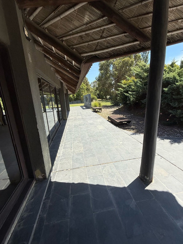 Venta De Amplio Salón De Eventos En Atlántida