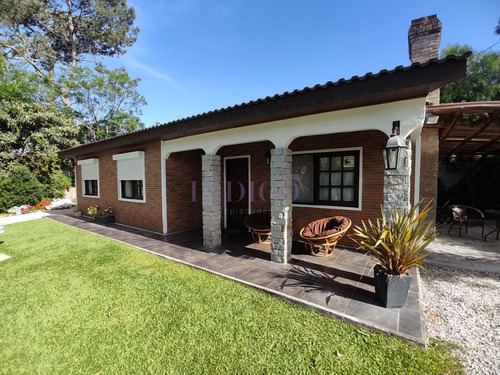Imagen 3 de 30 de Casa Con 3 Dormitorios, 2 Baños Mas Dependencia, Piscina Y Parillero! - Punta Del Este Marly